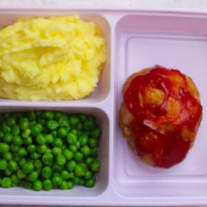 Organic mini turkey meatloaf, mashed potatoes, and green peas
